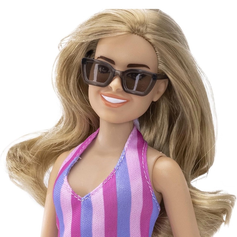 Addison Rae Fashion Doll with Accessories - Picture 3 of 3